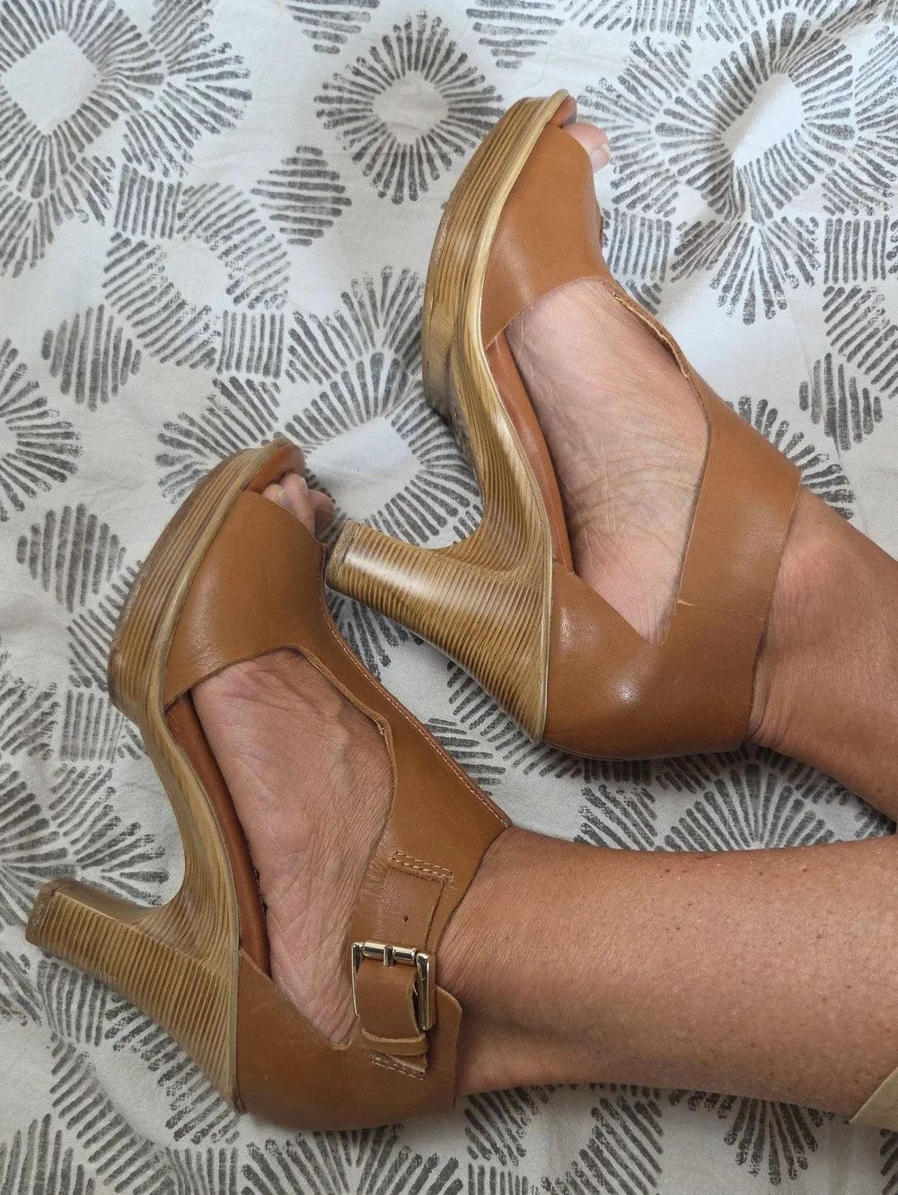 Sofft Dabney T-Strap Open Toe Leather Platform Sandal Sz6